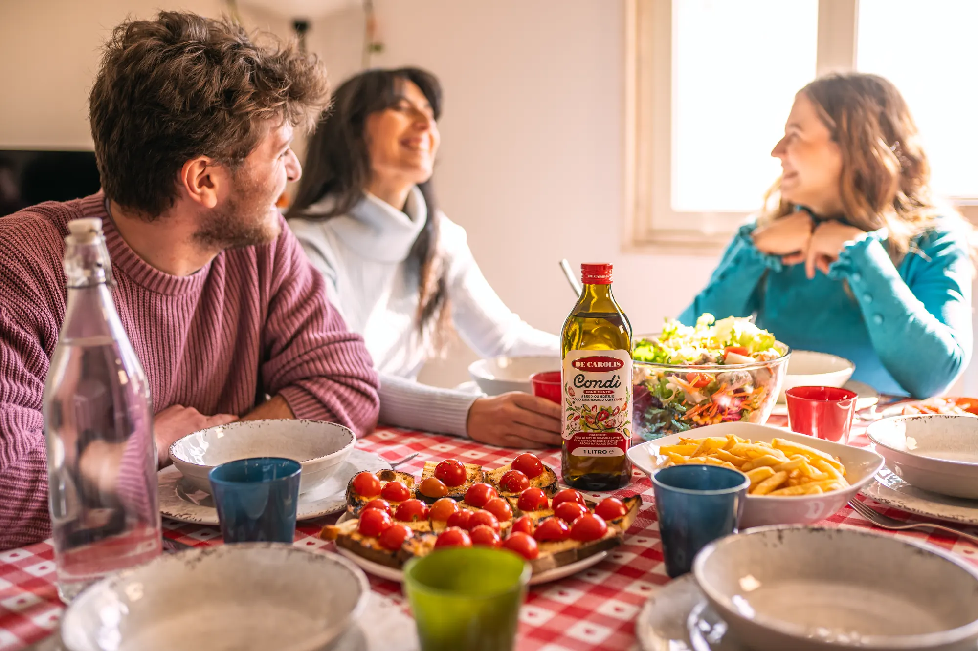 Famiglia a tavola con Condì